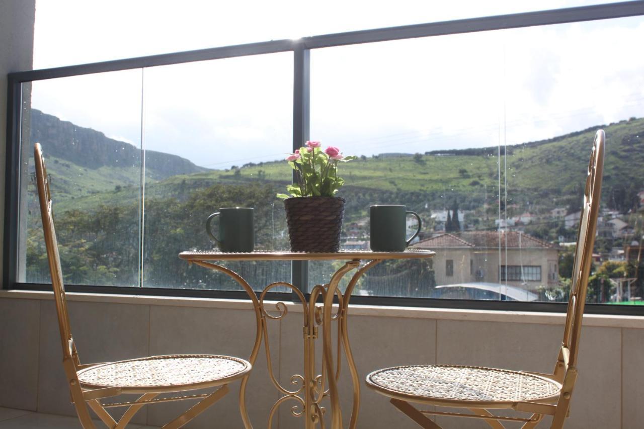 נוף הארבל עם חלון לכינרת Apartment Migdal Exterior photo