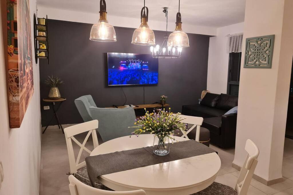 נוף הארבל עם חלון לכינרת Apartment Migdal Exterior photo