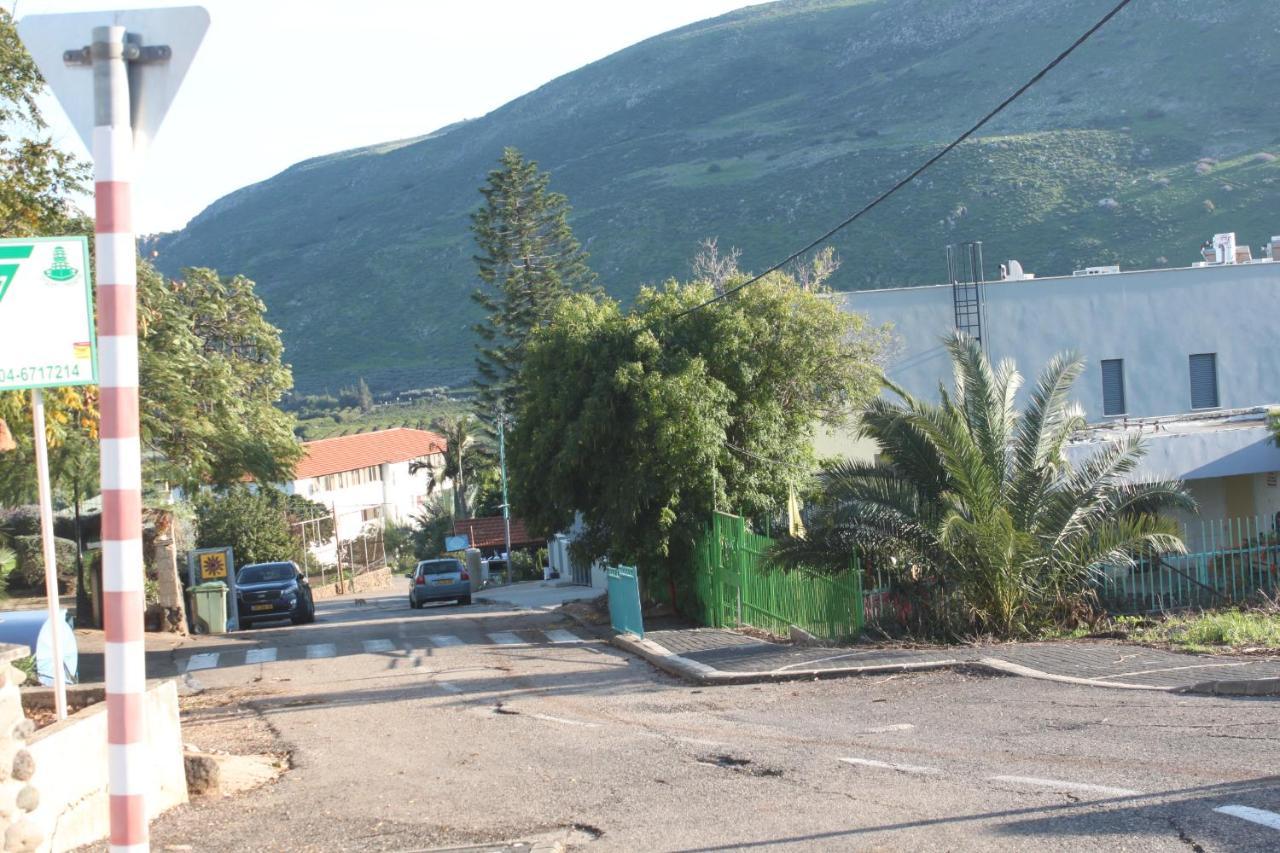 נוף הארבל עם חלון לכינרת Apartment Migdal Exterior photo